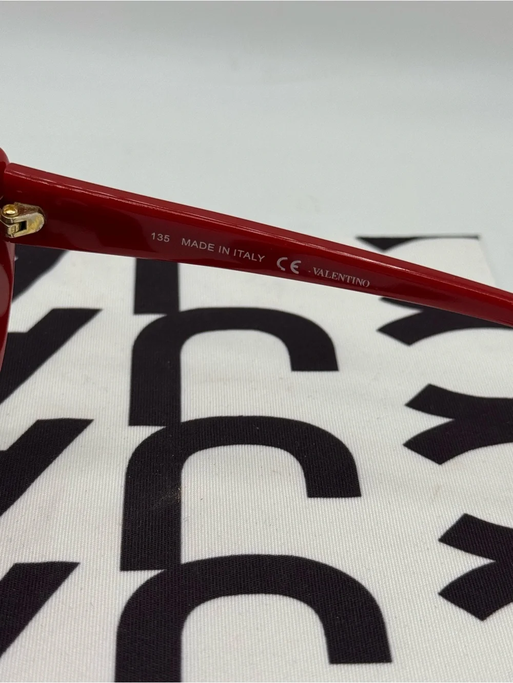 Valentino V617S Red Cat-Eye Women’s Sunglasses Floral Sculpting Italy Rare Pair
